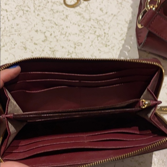 Michael Kors purse with matching wallet. (real) - Picture 4 of 8